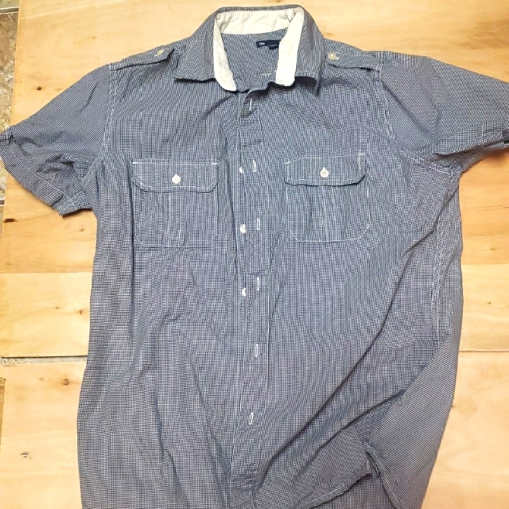 Gap shirt
